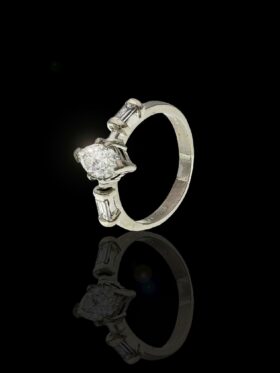 4.1 grams 18 carat 4.1grams  White Gold Diamond Engagement Ring