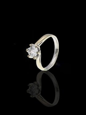Enchanting Diamond Solitaire Ring
