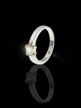 5.2 grams, Platinum Diamond Solitaire Ring