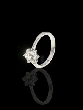 Elegant Diamond Engagement Ring