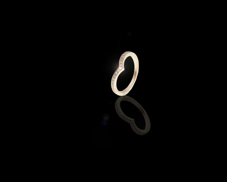 2.5 grams 18 carat Yellow Gold Diamond Wishbone Ring
