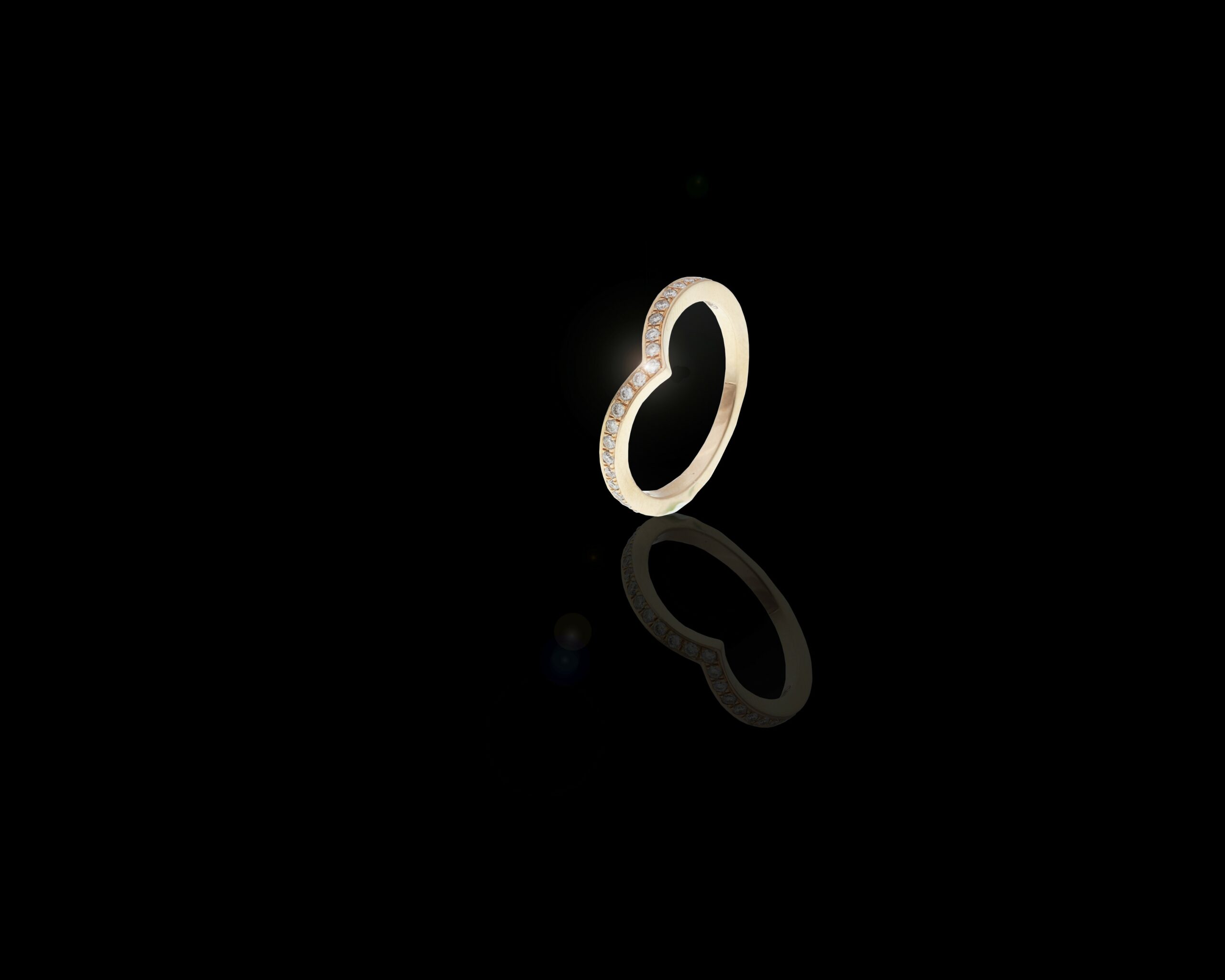 2.5 grams 18 carat Yellow Gold Diamond Wishbone Ring