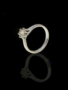2.9 grams 18 carat White Gold Diamond Solitaire Ring