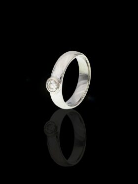 4.3 grams 9 carat White Gold Diamond Solitaire Ring