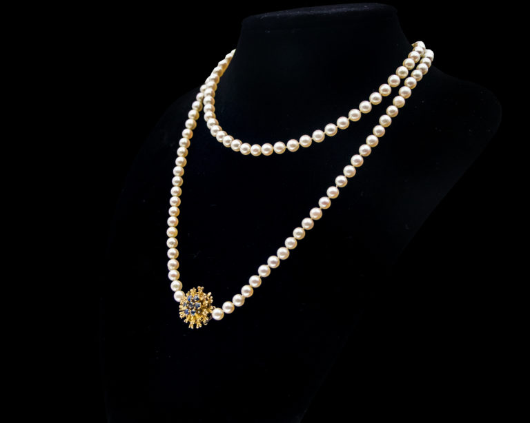 CI0001525 - Single Strand Cultured Pearl Necklace with a 5.5 gram 18 carat Yellow Gold Clasp with Sapphires