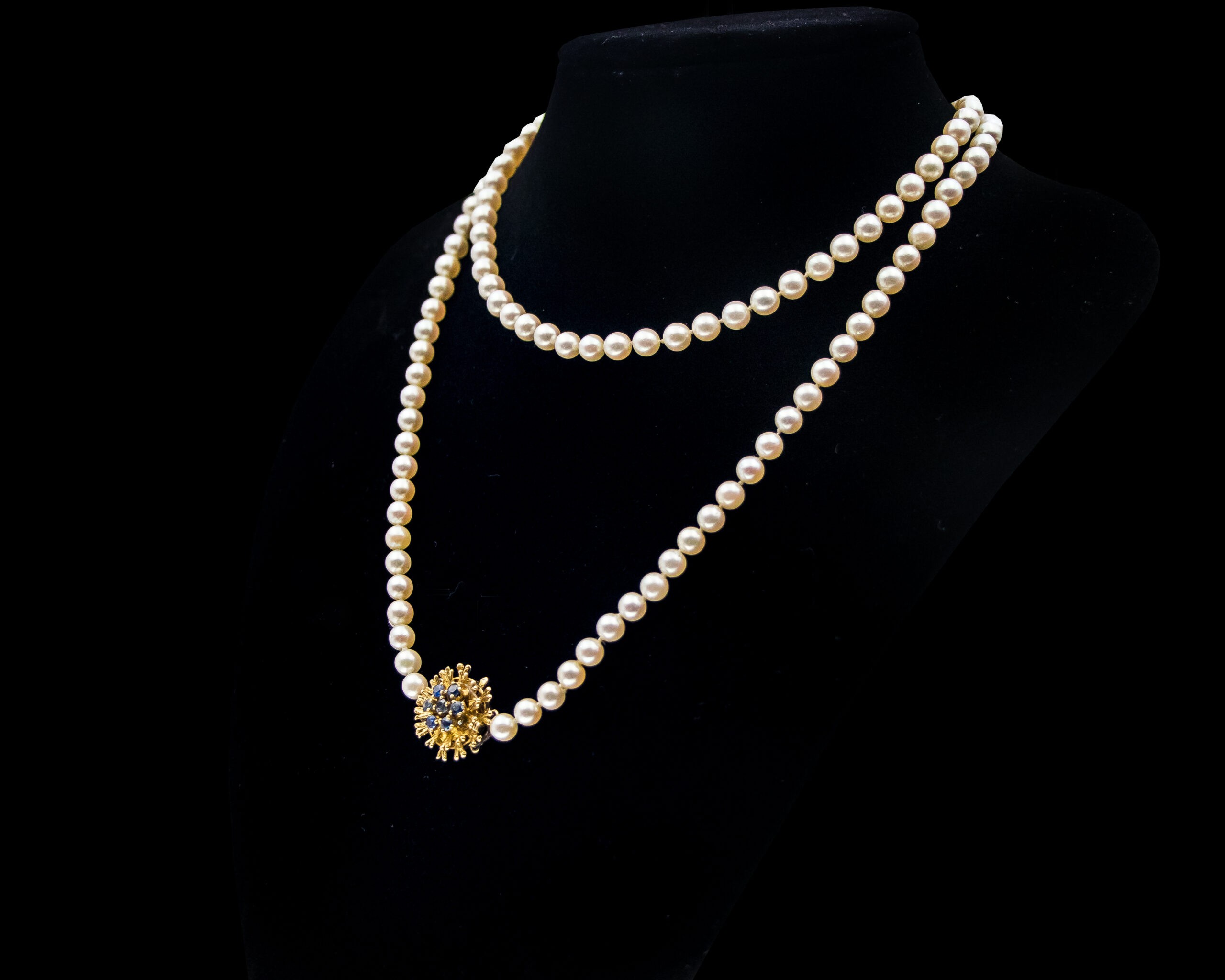 CI0001525 - Single Strand Cultured Pearl Necklace with a 5.5 gram 18 carat Yellow Gold Clasp with Sapphires