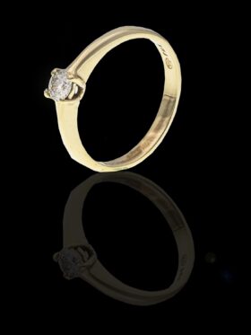 2 grams 9 carat Yellow Gold Diamond Solitaire Ring