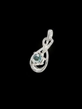 2.7 grams 18 carat White Gold Diamond Pendant