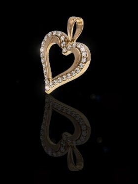 1.3 grams 9 carat Yellow Gold Cubic Zirconia Heart Pendant
