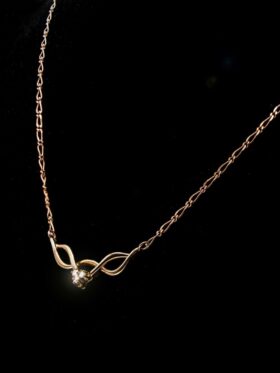 3.9 grams 9 carat Rose Gold Infinity Sign attached Pendant