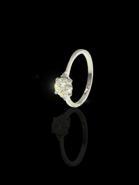 2.2 grams Paladium Diamond Engagement Ring