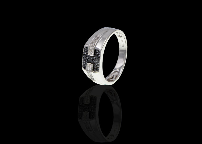 7 grams 9 carat White Gold Diamond Gents Ring