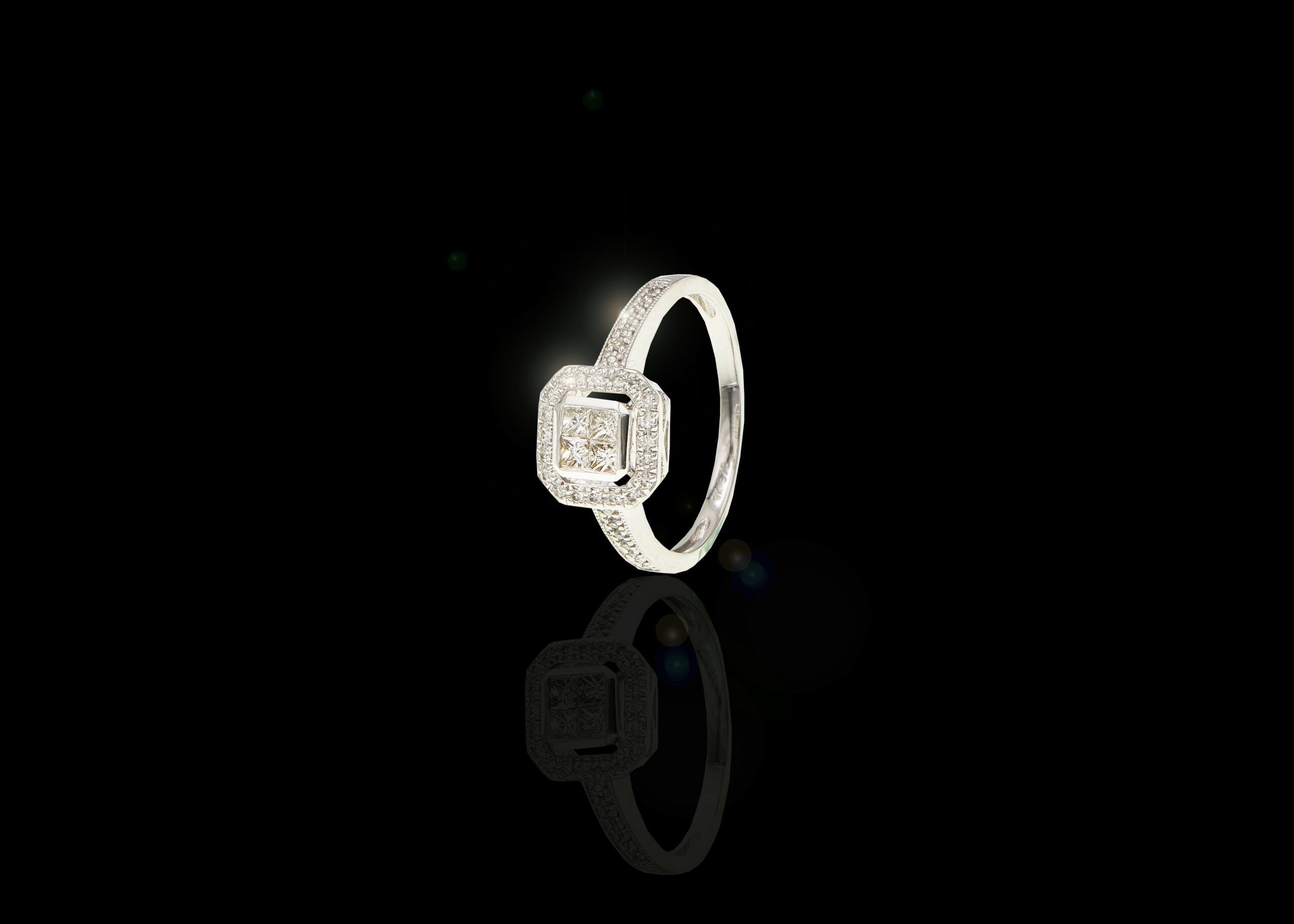 2.2 grams 9 carat White Gold Diamond Illusion Set Ring