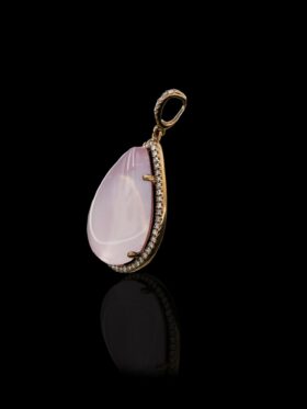 4.3 grams 9 carat Yellow Gold, Rose Quartz and Diamond Pendant