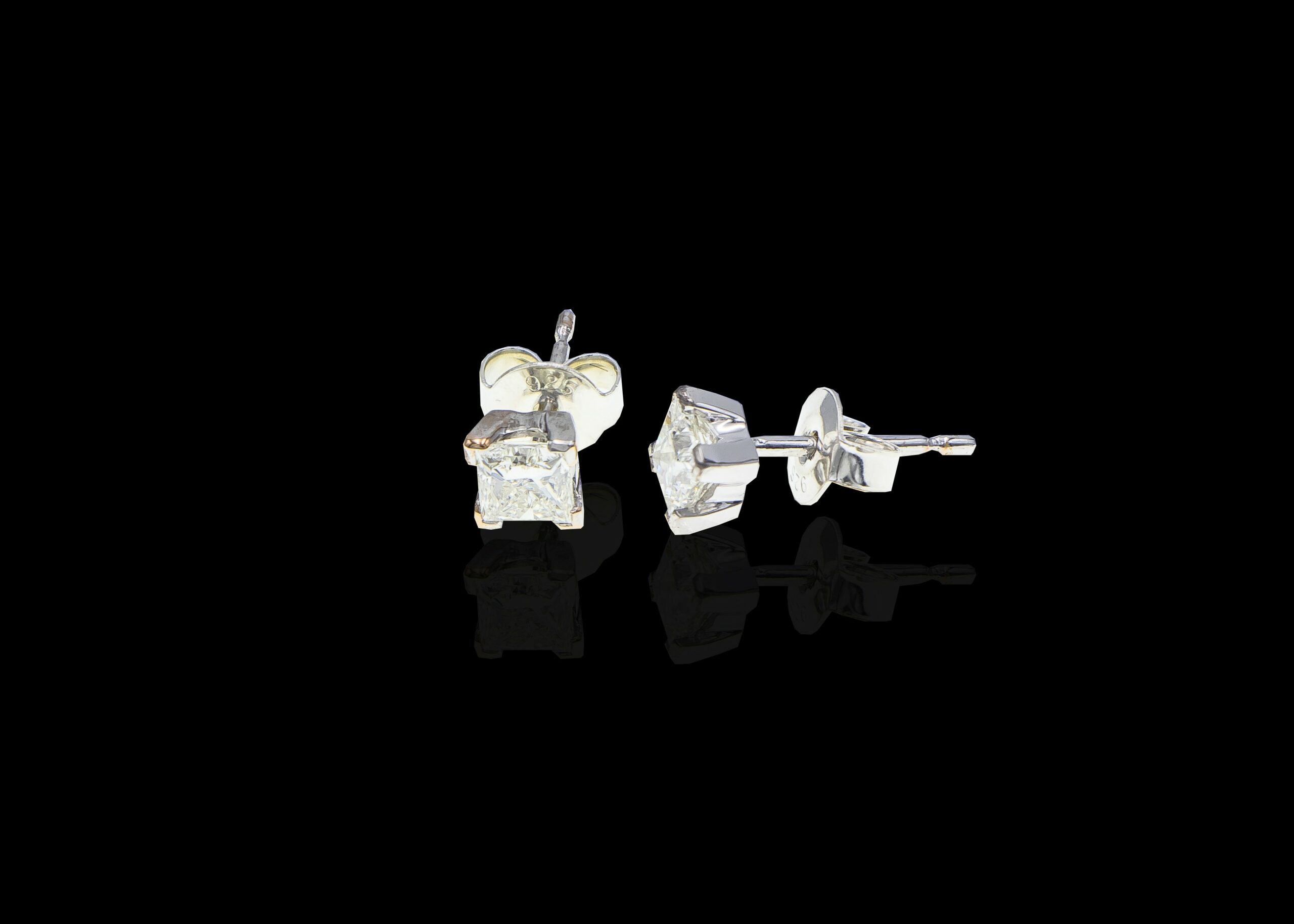 1 gram 9 carat White Gold Diamond Stud Earrings