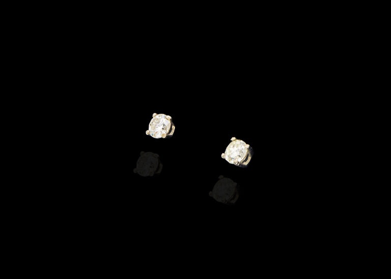 0.8 grams 9 carat White Gold Diamond Stud Earrings