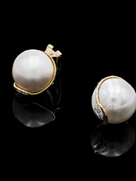 11 grams 9 carat Yellow Gold Pearl & Diamond Stud Earrings
