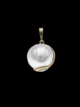 11 grams 9 carat Yellow Gold Pearl & Diamond Stud Earrings