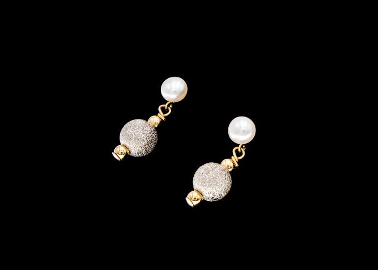 1.1 grams 14 carat Two Tone (White & Yellow Gold) Fresh Water Pearl Stud Earrings