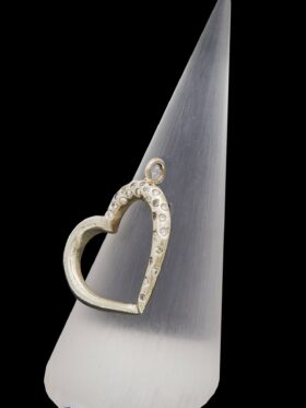 3.9 grams 9 carat White Gold Diamond Heart pendant