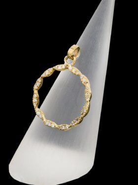 2.2 grams 18 carat Yellow Gold Diamond Circle of Life pendant
