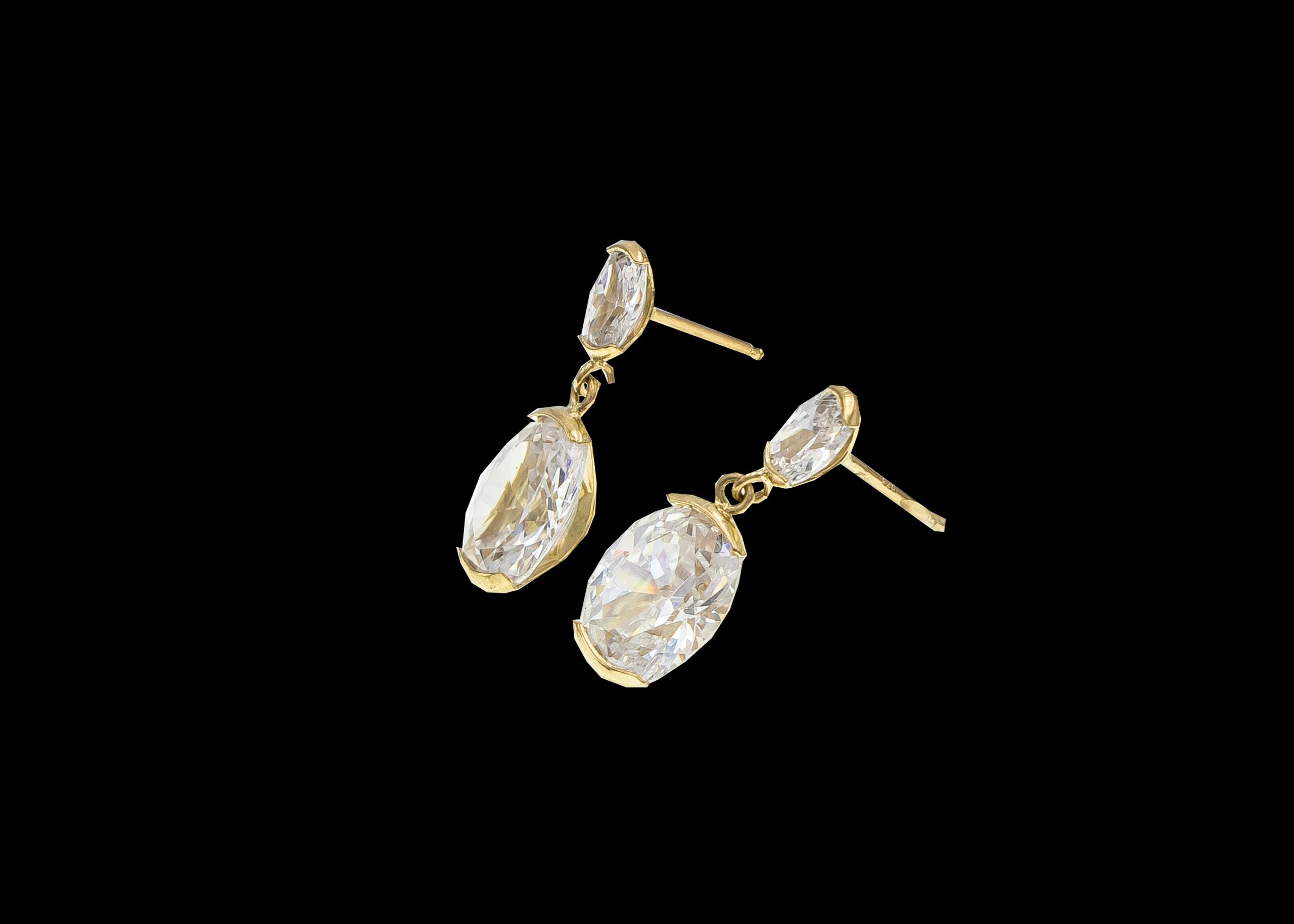 2.7 grams 9 carat Yellow Gold Cubic Zirconia Earrings