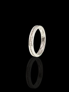 2.8 grams 18 carat White Gold Diamond Half Eternity Ring