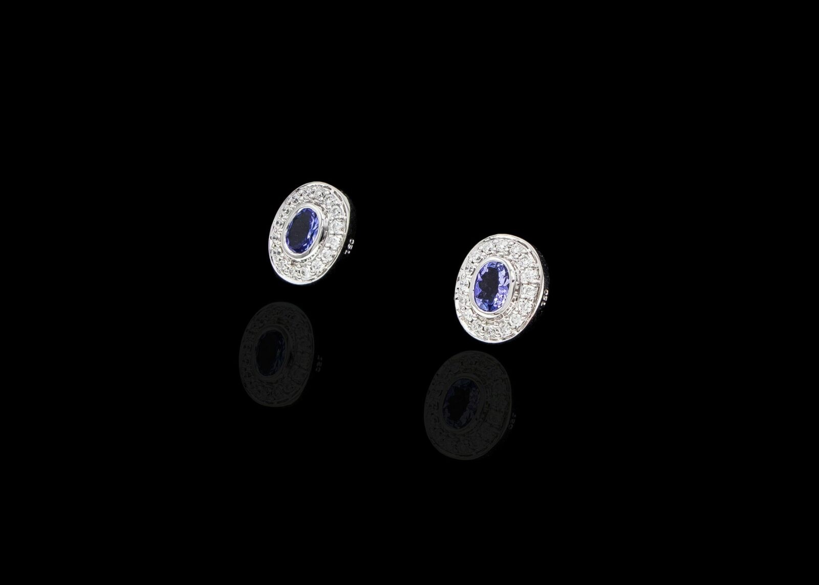 3.4 grams 18 carat White Gold Tanzanite and Diamond Stud Earrings