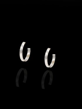 4.6 grams 18 carat White Gold Hoop Earring