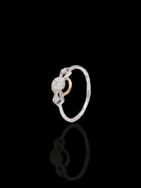 1.3 grams 18 carat Two Tone (White & Yellow Gold) Illusion Set Ring