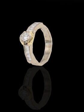 5.5 grams 18 carat White Gold Diamond Engagement Ring