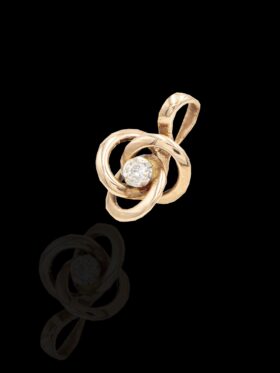 1.3 grams 9 carat Yellow Gold & Diamond Flower Pendant