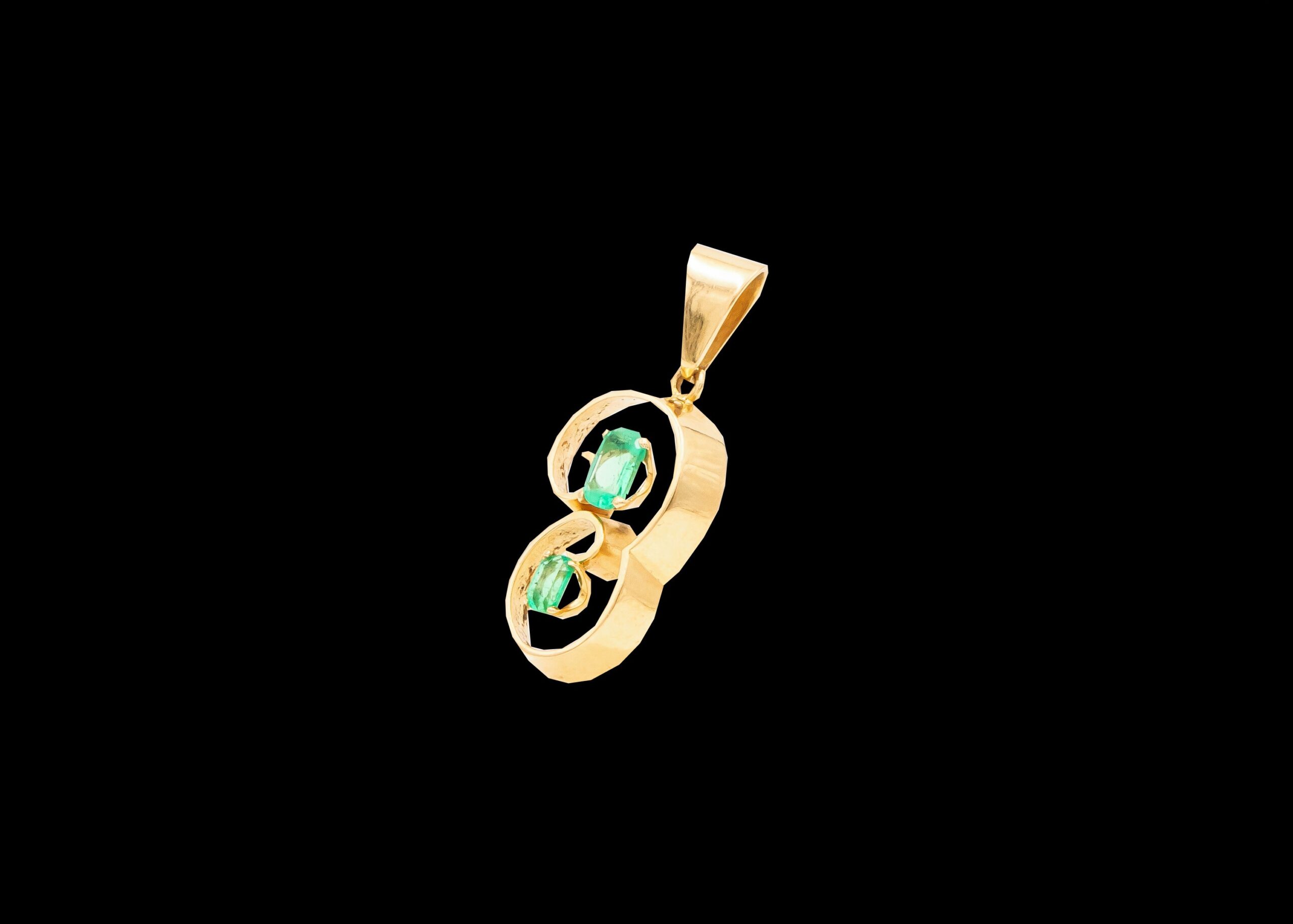 3.4 grams 18 carat Yellow Gold Emerald Pendant