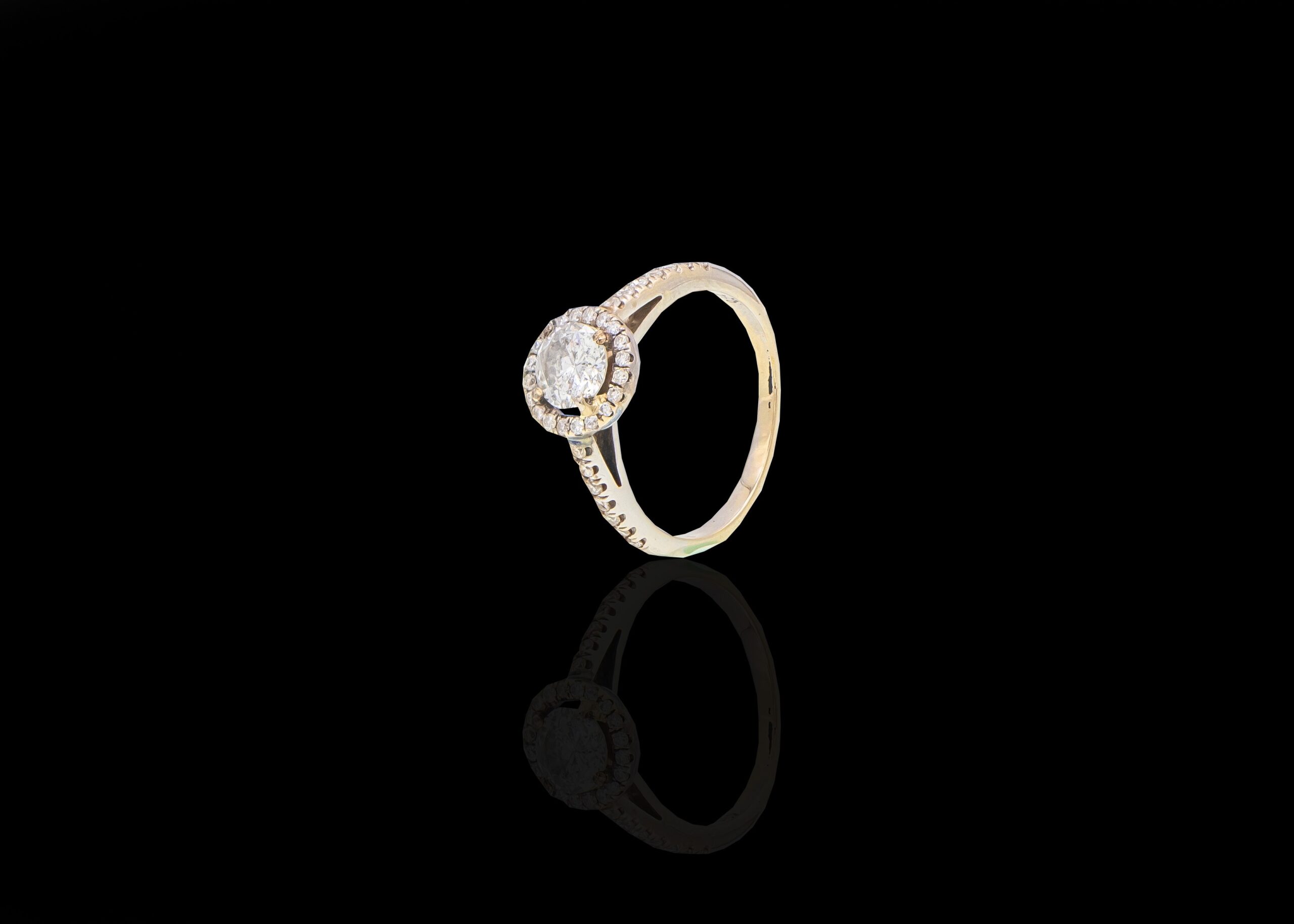 3.2 grams 18 carat White Gold diamond Halo Ring