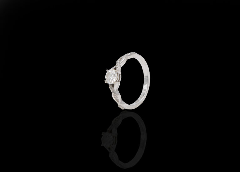 2.5 grams 14 carat White Gold Diamond Engagement Ring
