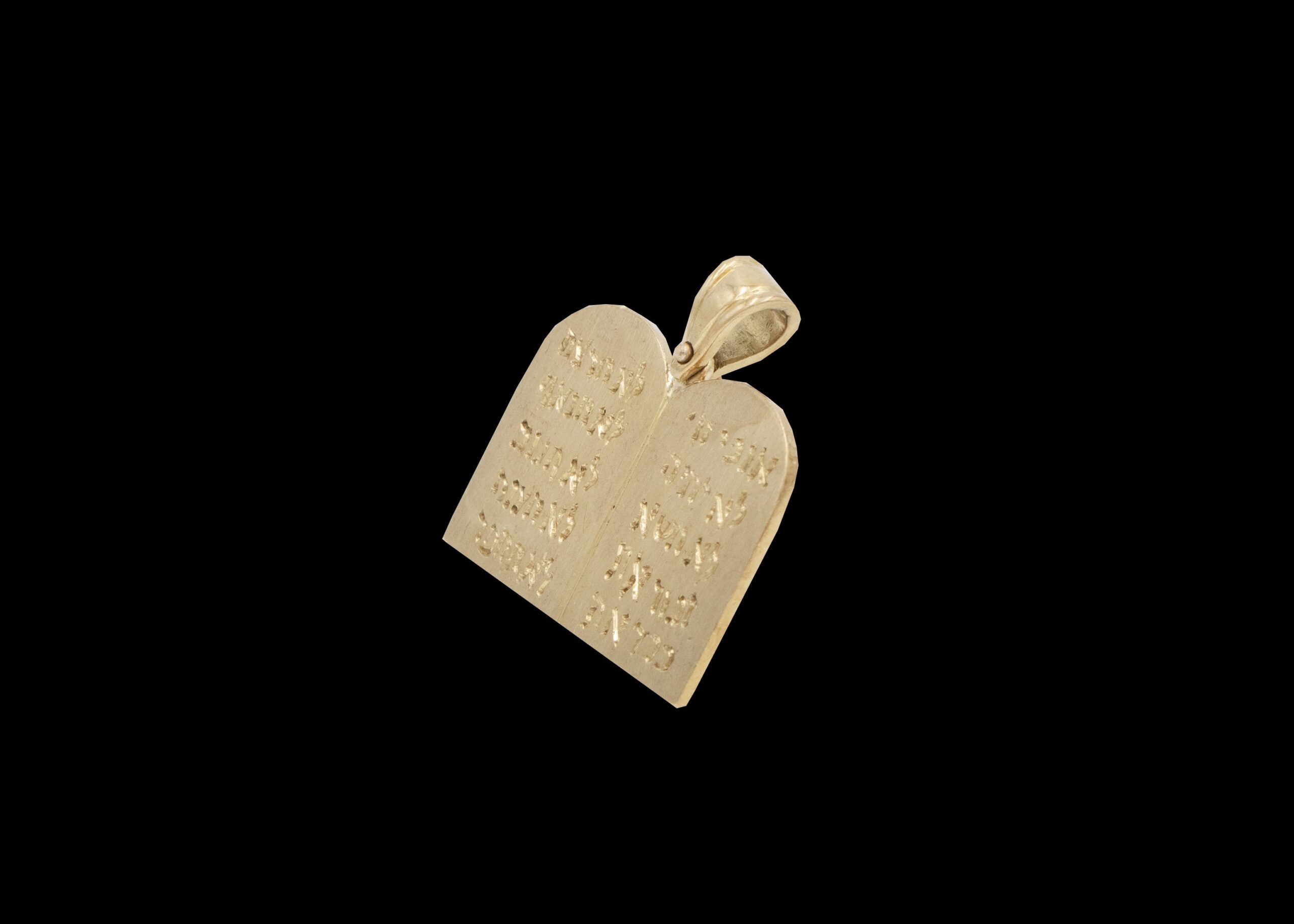 14.6 grams 18 carat Yellow Gold Pendant with the 10 Commandments written on it in Hebrew.