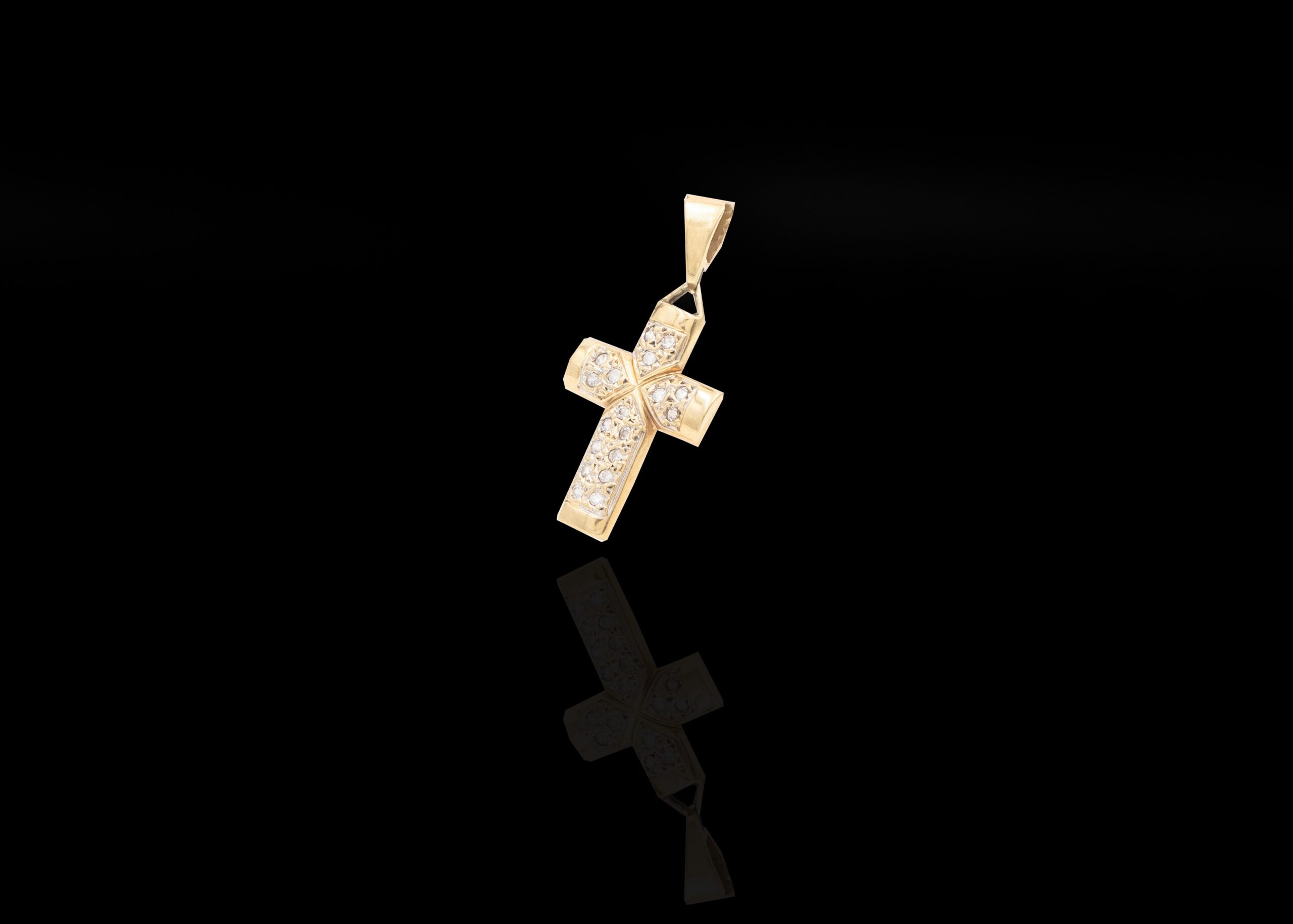 3.4 grams 9 carat Yellow Gold Cubic Zirconia Cross Pendant
