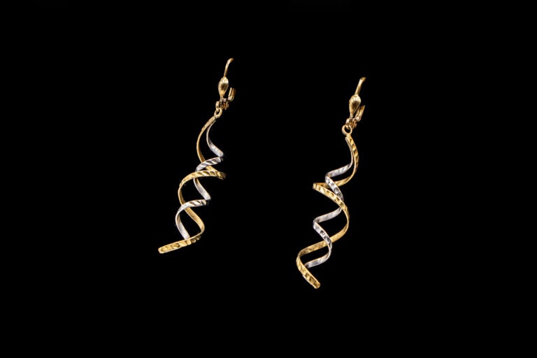 3.2 grams 9 carat Two Tone (Yellow & White Gold)