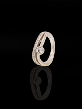5.6 grams 18 carat White Gold Diamond Engagement Ring