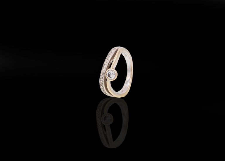 5.6 grams 18 carat White Gold Diamond Engagement Ring