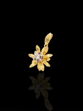 2.5 grams 18 carat Yellow Gold Diamond Floral Pendant
