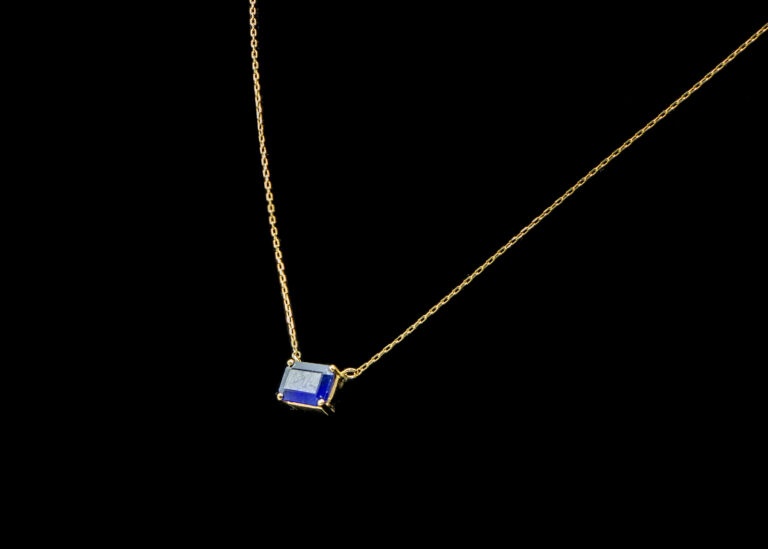 2.3 grams 18 carat Yellow Gold Chain & Emerald Pendant