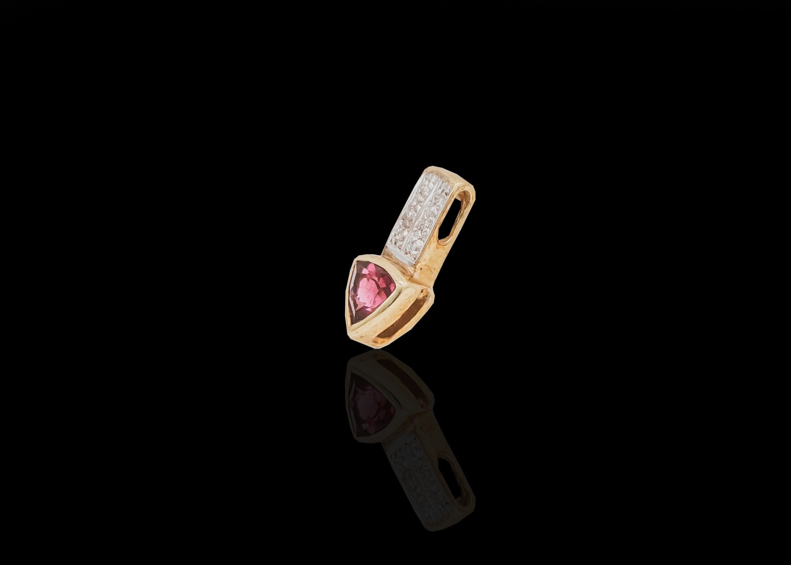 1.2 grams 9 carat Yellow Gold Gemstone and Diamond Pendant
