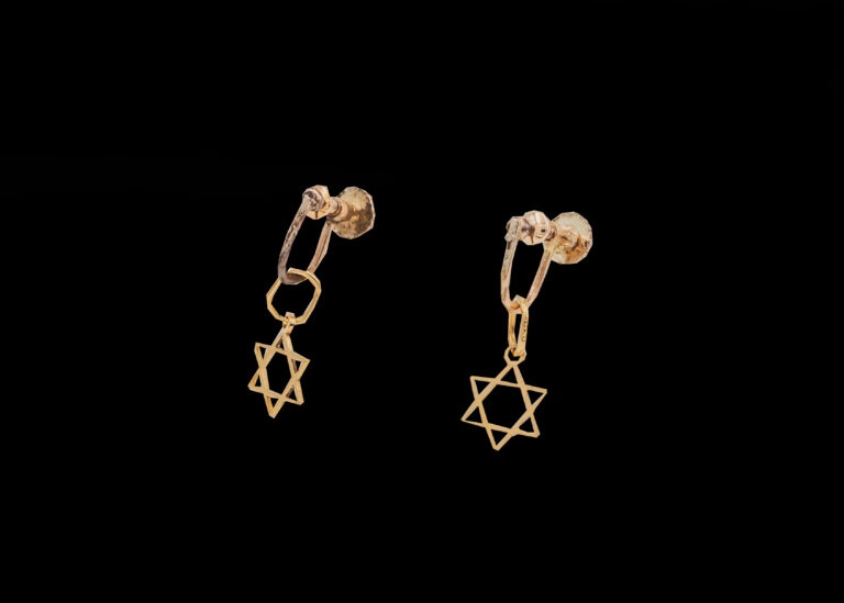 1.5 grams 9 carat Star of David Threaded Earrings