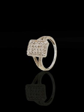 4.4 grams 9 carat White Gold Diamond Illusion Set Ring