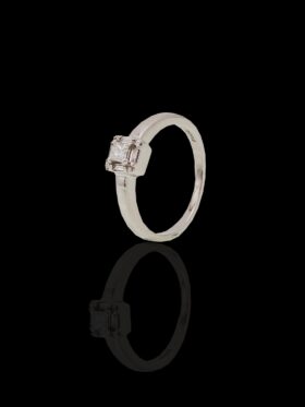 4 grams Platinum Diamond Illusion set Ring