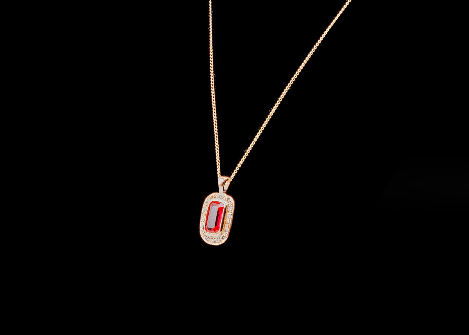 3.6 grams 9 carat Yellow Gold Chain with Gemstone & Diamond Pendant
