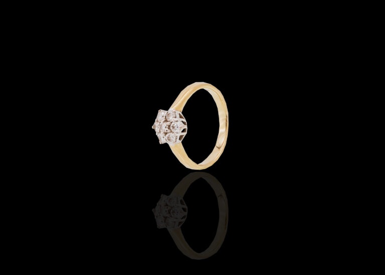 4.2 grams 18 carat Yellow Gold Diamond Engagement Ring