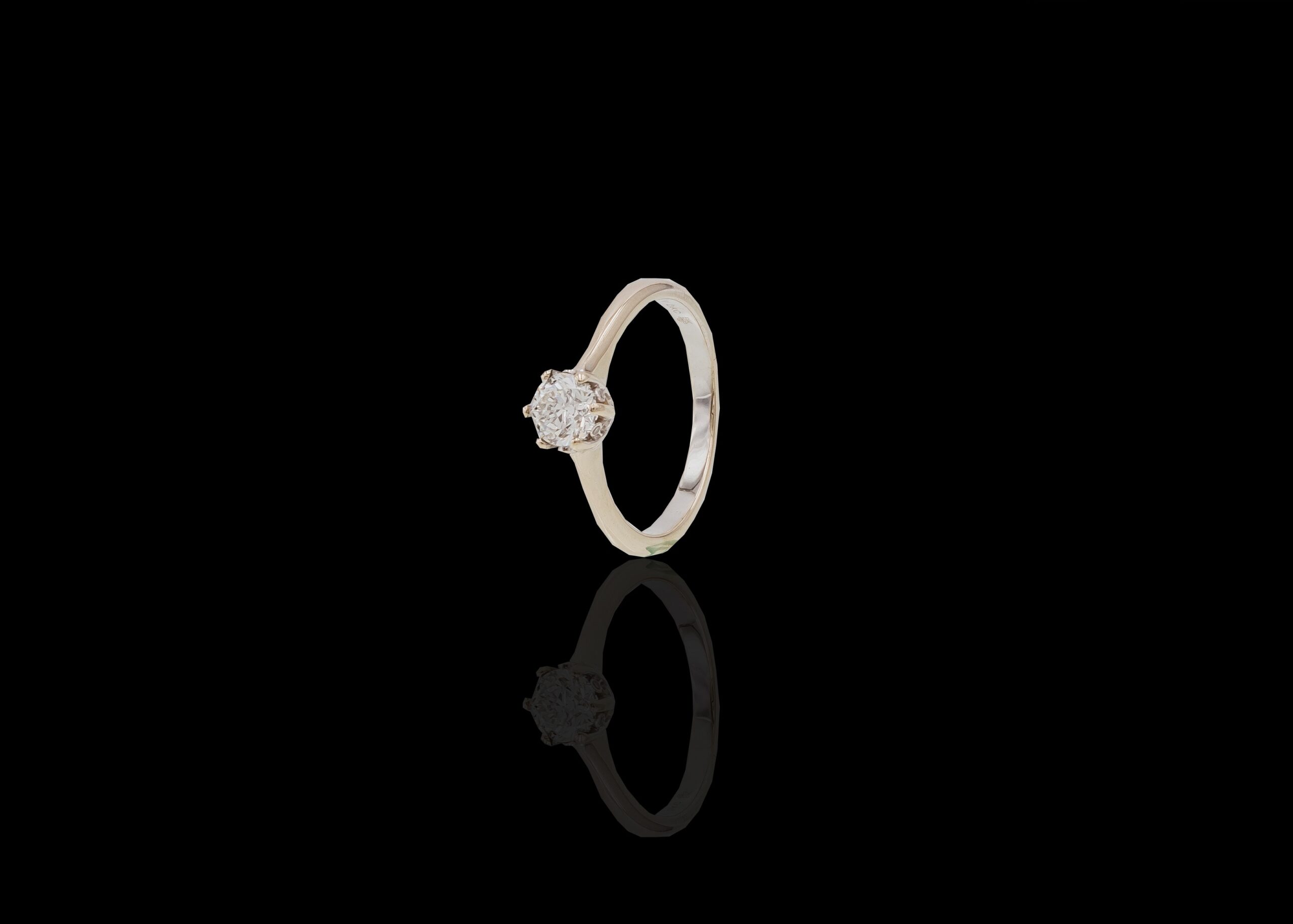 CI0002073 - 2.5 grams 14 carat White Gold Diamond Solitaire Ring