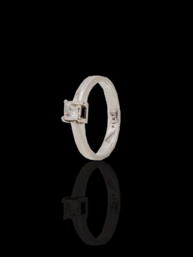 CI0002079 - 5.3 grams Platinum Diamond Solitaire Ring